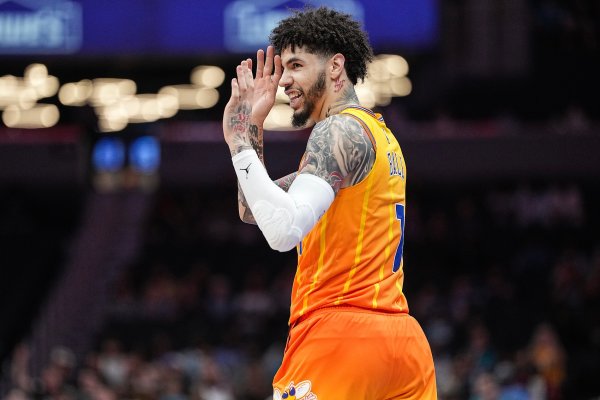 配资股票配资 要冲三分王！拉梅洛·鲍尔半场5记三分砍下20分2板4助2断1帽