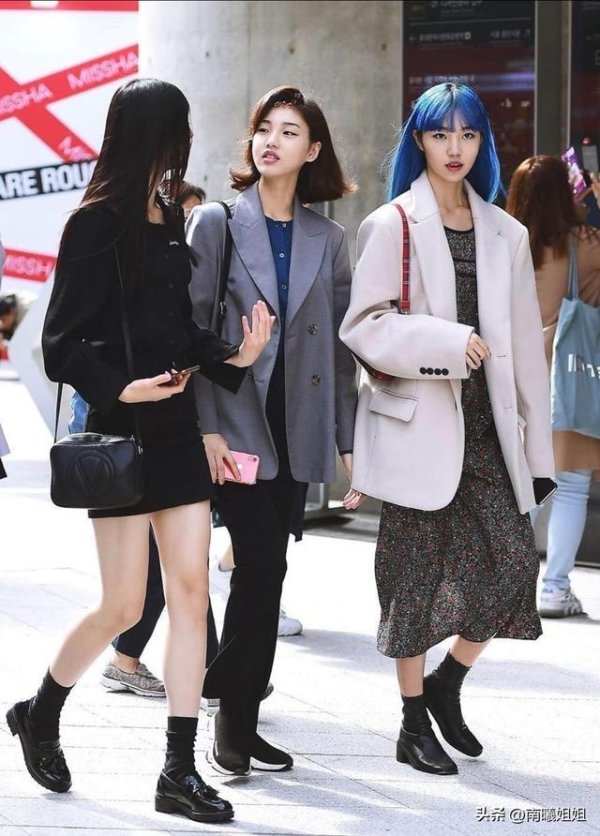 民间配资 去了韩国才发现：没人穿阔腿裤、高跟鞋，满街基础款却穿出高级感