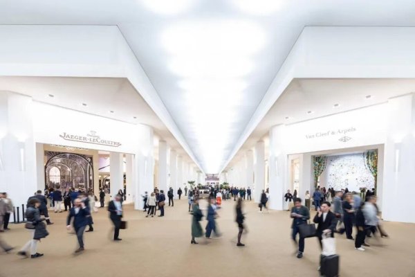 配资正规炒股理财 时尚先生在现场| 2026“钟表与奇迹”腕表新作盘点