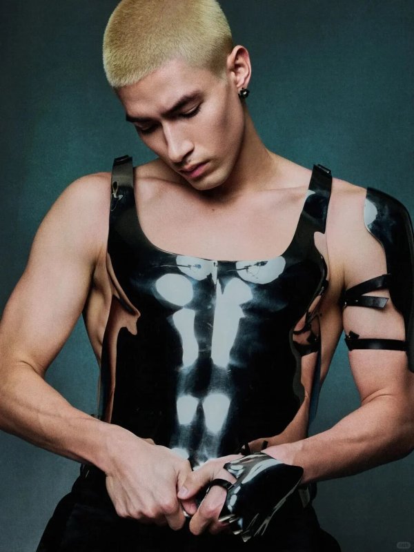 手机股票配资网 为什么现在男星都爱“隐形底妆”？