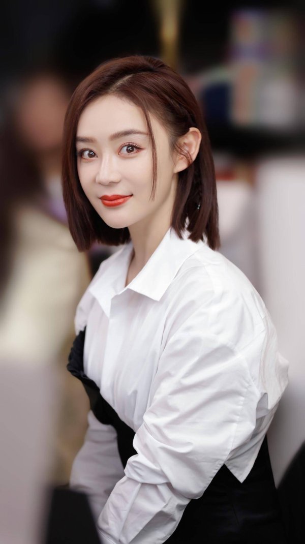 配资世家炒股配资开户 短发女孩别自卑！真正的女人味藏在笑容里，不在发梢上
